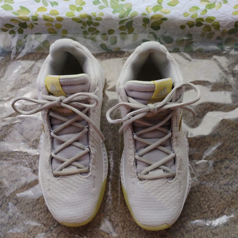 adidas Men's Sneakers in Light Gray and Soft Yellow Size 7